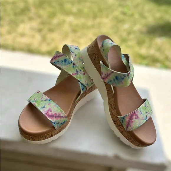 Maui Island Green and Pink Sandals with Watercolor Design - Picture 2 of 4